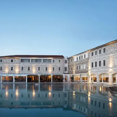 Private 2 Bedrooms In Centre Apartment Saturnia